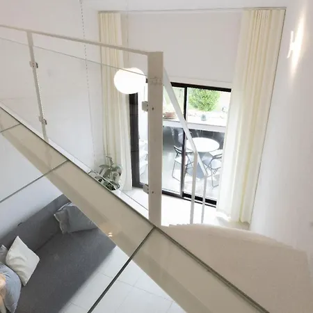B44 Balcony *